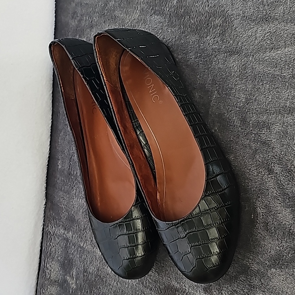 Vionic Black Croc-Embossed Ballet Flats